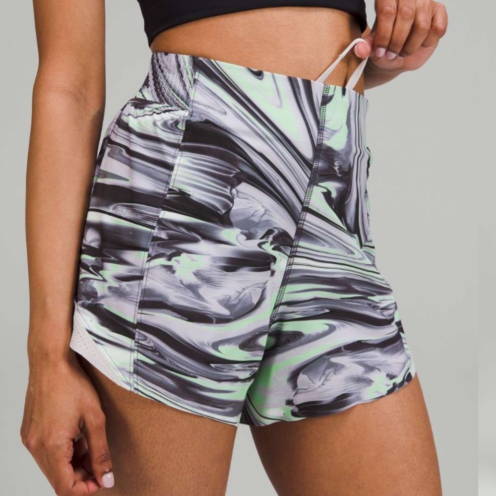 Lululemon Hotty Hot High Rise Shorts 4” *Special Edition*